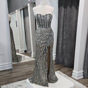 NWT Platinum/Silver Corset Sequins Fitted Gown Size 10 Style 5363